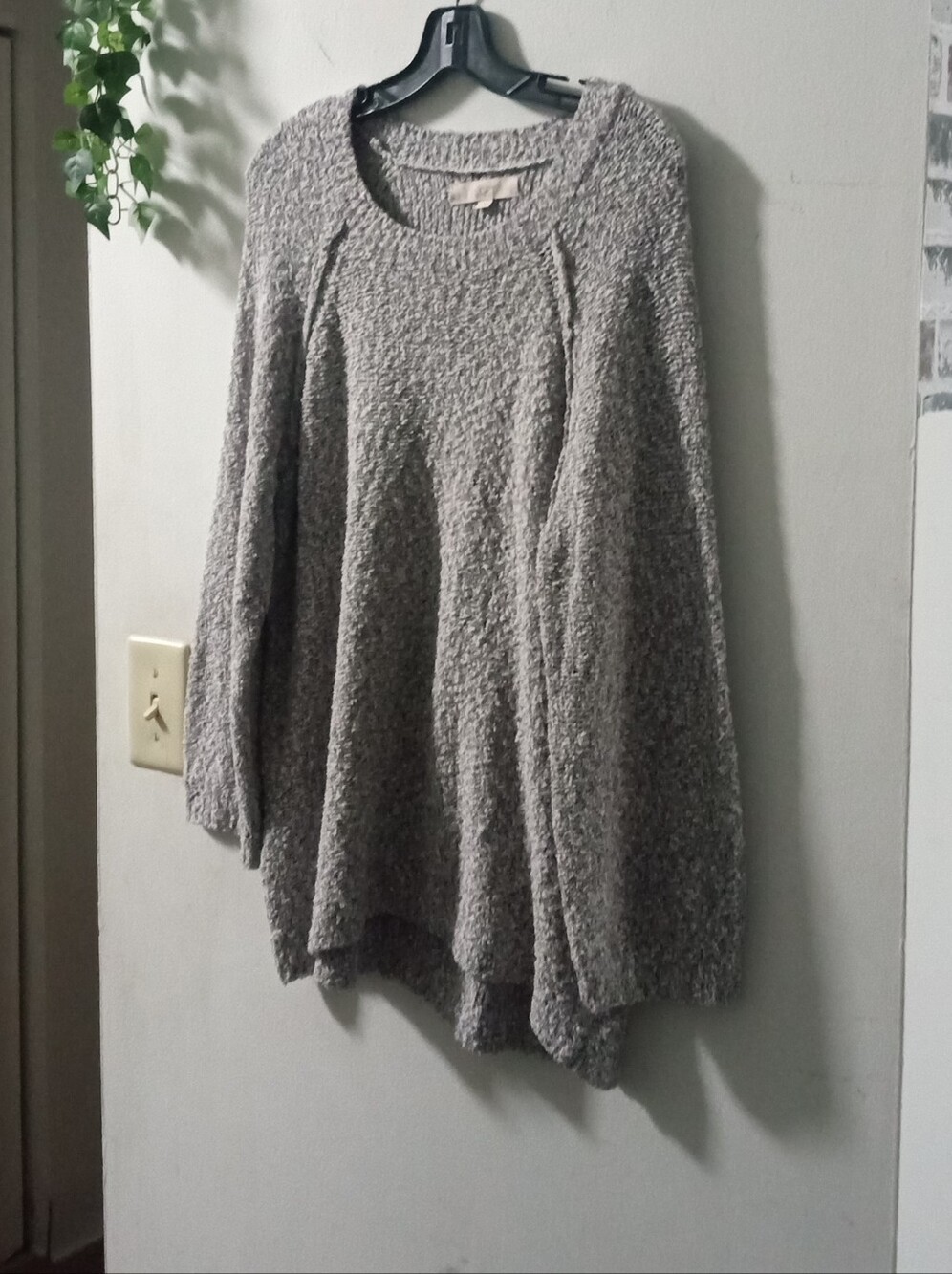 LOFT Women's Cream and Blue Bouclé Sweater - Medium